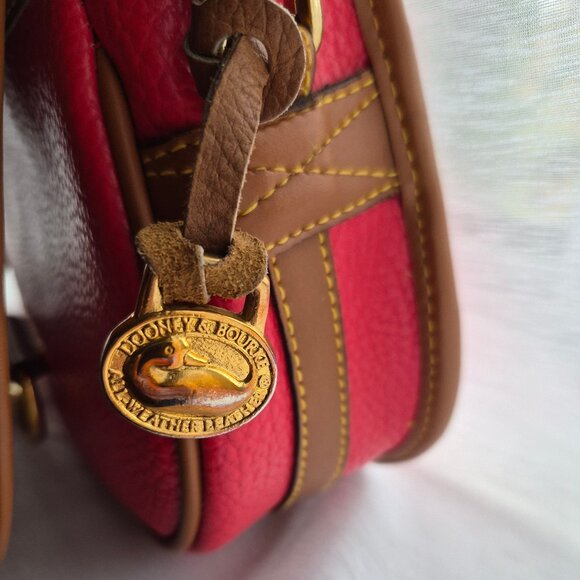 Dooney and Bourque crossbody leather bag. - Picture 6 of 8